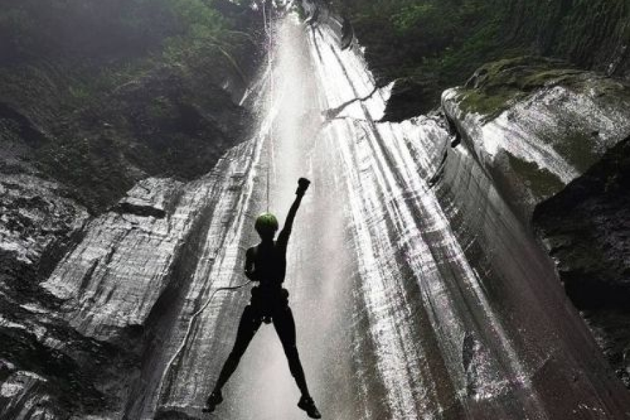 Waterfall Rappel Adventure – Group Tour